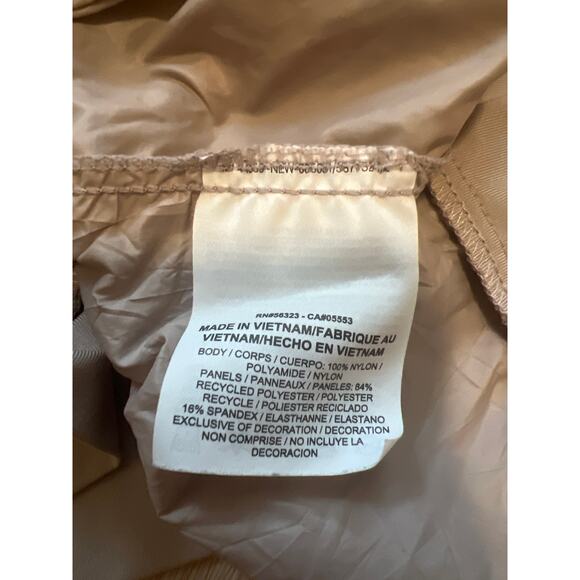 Nike Running Division Women’s Taupe Longe Sleeve  Light Weight Top Size Small - Picture 9 of 10